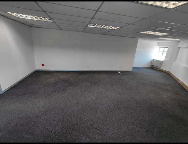 111M² OFFICE TO LET IN FOURWAYS